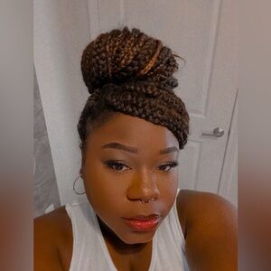 Meet your Posher, Nia